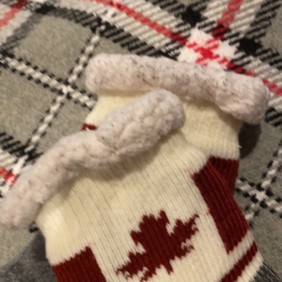 Abs “Canadian Maple” sherpa lined Grip Slipper Socks (pair # 1) - Picture 7 of 7